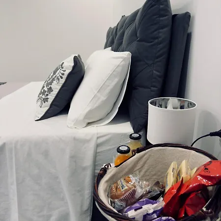 Bed & Breakfast Diaz House Airport *