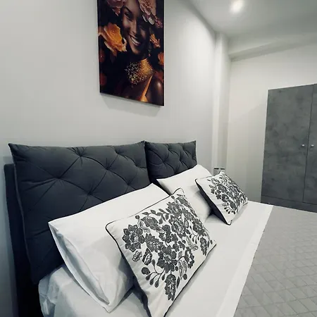 Diaz House Airport 3* 卡塔尼亚