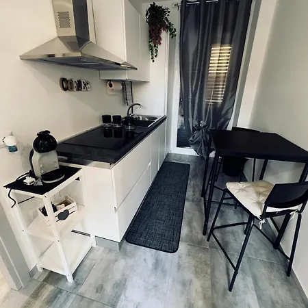 Diaz House Airport Bed & Breakfast